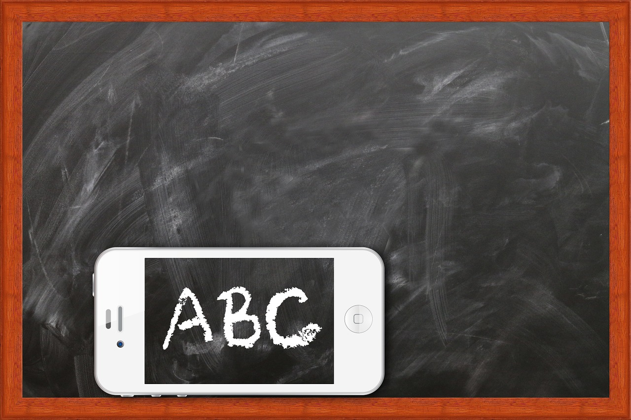 Read more about the article Should children use their Cell Phones in school?